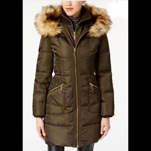 ⛔️SOLD⛔️NWT Vince Camuto green faux fur trim coat